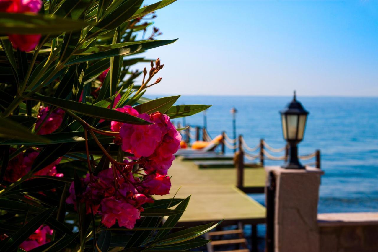 Kayalar Blue Beach Hotel Sazlı エクステリア 写真